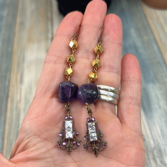 ⭐️Adorned Crown Artisan Assemblage amethyst rhinestone gold cube earrings - Picture 8 of 10